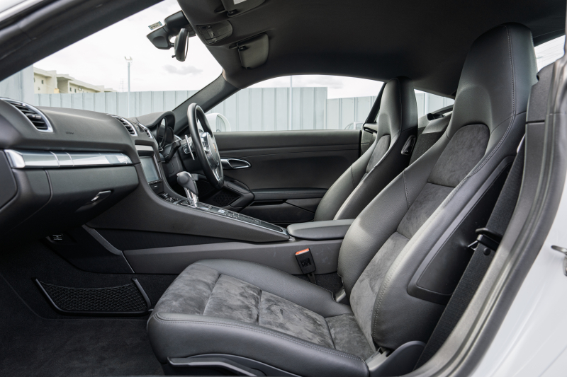 ポルシェ ケイマン(Type981) S　2015年ﾓﾃﾞﾙ ﾌﾞﾗｯｸﾊｰﾌﾚｻﾞｰｼｰﾄ ｼｰﾄﾋｰﾀｰ ｸﾗﾘｵﾝﾅﾋﾞ ﾌﾙｾｸﾞTV ｽﾎﾟｰﾂﾃﾞｻﾞｲﾝｽﾃｱ ｷｾﾉﾝ ｵｰﾄｴｱｺﾝ TPM ｹｲﾏﾝS19ｲﾝﾁAW　2年保証