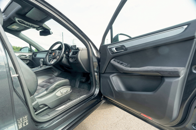 ポルシェ マカン GTS ｽﾎﾟｰﾂｸﾛﾉPKG　ﾌﾞﾗｯｸﾊｰﾌﾚｻﾞｰｼｰﾄ ﾊﾟﾉﾗﾏSR PCM AppleCarPlay ｽﾎﾟｴｸﾞﾊﾟﾄﾞﾙ  PASM PDLS ｸﾙｺﾝ RSｽﾊﾟｲﾀﾞｰ20AW　2年保証