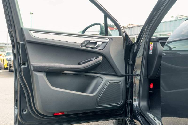 ポルシェ マカン GTS ｽﾎﾟｰﾂｸﾛﾉPKG　ﾌﾞﾗｯｸﾊｰﾌﾚｻﾞｰｼｰﾄ ﾊﾟﾉﾗﾏSR PCM AppleCarPlay ｽﾎﾟｴｸﾞﾊﾟﾄﾞﾙ  PASM PDLS ｸﾙｺﾝ RSｽﾊﾟｲﾀﾞｰ20AW　2年保証