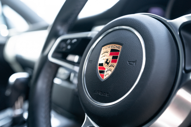 ポルシェ マカン GTS ｽﾎﾟｰﾂｸﾛﾉPKG　ﾌﾞﾗｯｸﾊｰﾌﾚｻﾞｰｼｰﾄ ﾊﾟﾉﾗﾏSR PCM AppleCarPlay ｽﾎﾟｴｸﾞﾊﾟﾄﾞﾙ  PASM PDLS ｸﾙｺﾝ RSｽﾊﾟｲﾀﾞｰ20AW　2年保証