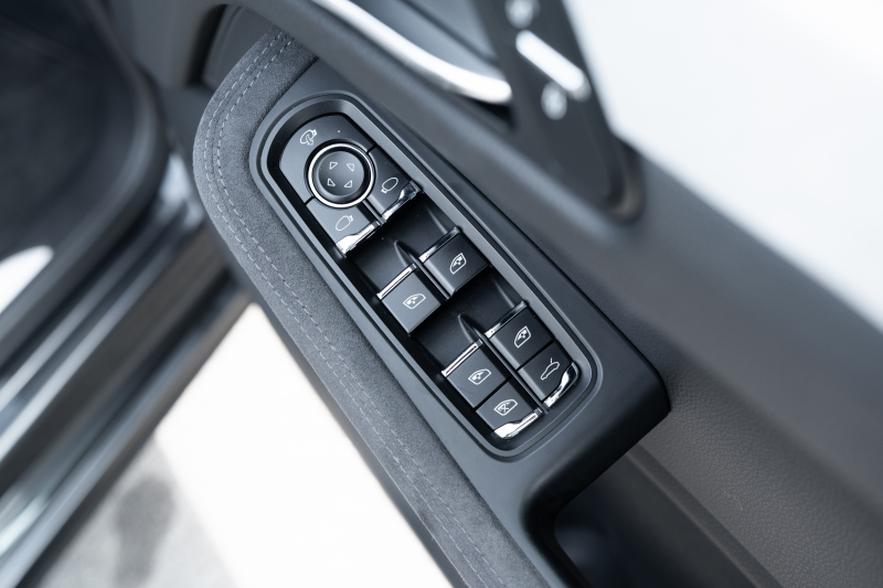 ポルシェ マカン GTS ｽﾎﾟｰﾂｸﾛﾉPKG　ﾌﾞﾗｯｸﾊｰﾌﾚｻﾞｰｼｰﾄ ﾊﾟﾉﾗﾏSR PCM AppleCarPlay ｽﾎﾟｴｸﾞﾊﾟﾄﾞﾙ  PASM PDLS ｸﾙｺﾝ RSｽﾊﾟｲﾀﾞｰ20AW　2年保証