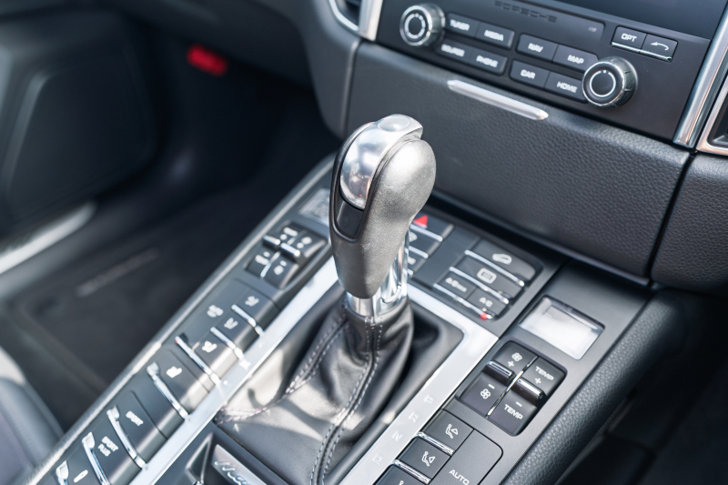 ポルシェ マカン GTS ｽﾎﾟｰﾂｸﾛﾉPKG　ﾌﾞﾗｯｸﾊｰﾌﾚｻﾞｰｼｰﾄ ﾊﾟﾉﾗﾏSR PCM AppleCarPlay ｽﾎﾟｴｸﾞﾊﾟﾄﾞﾙ  PASM PDLS ｸﾙｺﾝ RSｽﾊﾟｲﾀﾞｰ20AW　2年保証