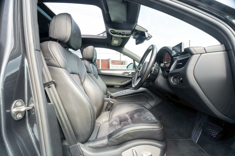 ポルシェ マカン GTS ｽﾎﾟｰﾂｸﾛﾉPKG　ﾌﾞﾗｯｸﾊｰﾌﾚｻﾞｰｼｰﾄ ﾊﾟﾉﾗﾏSR PCM AppleCarPlay ｽﾎﾟｴｸﾞﾊﾟﾄﾞﾙ  PASM PDLS ｸﾙｺﾝ RSｽﾊﾟｲﾀﾞｰ20AW　2年保証