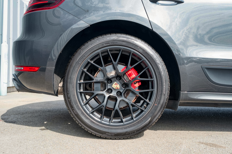 ポルシェ マカン GTS ｽﾎﾟｰﾂｸﾛﾉPKG　ﾌﾞﾗｯｸﾊｰﾌﾚｻﾞｰｼｰﾄ ﾊﾟﾉﾗﾏSR PCM AppleCarPlay ｽﾎﾟｴｸﾞﾊﾟﾄﾞﾙ  PASM PDLS ｸﾙｺﾝ RSｽﾊﾟｲﾀﾞｰ20AW　2年保証