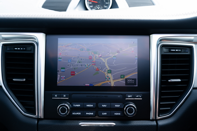 ポルシェ マカン GTS ｽﾎﾟｰﾂｸﾛﾉPKG　ﾌﾞﾗｯｸﾊｰﾌﾚｻﾞｰｼｰﾄ ﾊﾟﾉﾗﾏSR PCM AppleCarPlay ｽﾎﾟｴｸﾞﾊﾟﾄﾞﾙ  PASM PDLS ｸﾙｺﾝ RSｽﾊﾟｲﾀﾞｰ20AW　2年保証