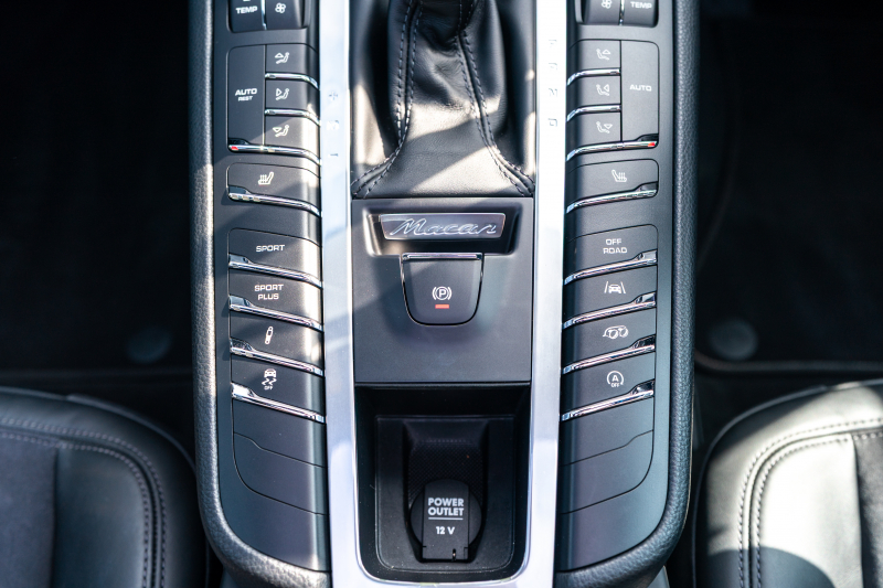 ポルシェ マカン GTS ｽﾎﾟｰﾂｸﾛﾉPKG　ﾌﾞﾗｯｸﾊｰﾌﾚｻﾞｰｼｰﾄ ﾊﾟﾉﾗﾏSR PCM AppleCarPlay ｽﾎﾟｴｸﾞﾊﾟﾄﾞﾙ  PASM PDLS ｸﾙｺﾝ RSｽﾊﾟｲﾀﾞｰ20AW　2年保証