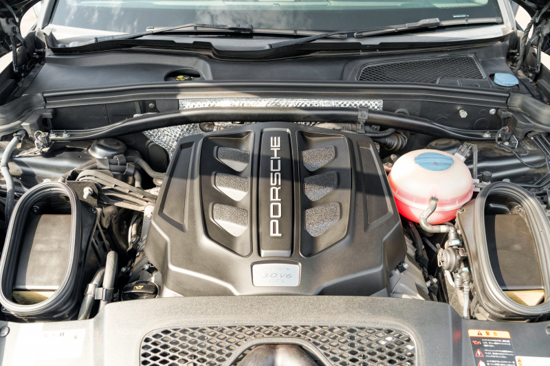 ポルシェ マカン GTS ｽﾎﾟｰﾂｸﾛﾉPKG　ﾌﾞﾗｯｸﾊｰﾌﾚｻﾞｰｼｰﾄ ﾊﾟﾉﾗﾏSR PCM AppleCarPlay ｽﾎﾟｴｸﾞﾊﾟﾄﾞﾙ  PASM PDLS ｸﾙｺﾝ RSｽﾊﾟｲﾀﾞｰ20AW　2年保証