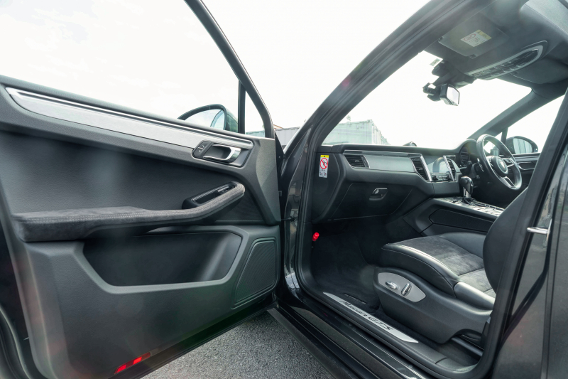 ポルシェ マカン GTS ｽﾎﾟｰﾂｸﾛﾉPKG　ﾌﾞﾗｯｸﾊｰﾌﾚｻﾞｰｼｰﾄ ﾊﾟﾉﾗﾏSR PCM AppleCarPlay ｽﾎﾟｴｸﾞﾊﾟﾄﾞﾙ  PASM PDLS ｸﾙｺﾝ RSｽﾊﾟｲﾀﾞｰ20AW　2年保証