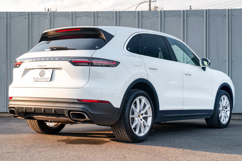 ポルシェ カイエン ﾍﾞｰｽｸﾞﾚｰﾄﾞ　ﾌﾞﾗｯｸﾚｻﾞｰｼｰﾄ ﾊﾟﾉﾗﾏSR PCMﾅﾋﾞ CarPlay ｴﾝﾄﾘｰﾄﾞﾗｲﾌﾞ ACC ｱﾗｳﾝﾄﾞﾋﾞｭｰ ｶｲｴﾝﾃﾞｻﾞｲﾝ20AW ﾚｰﾝﾁｪﾝｼﾞｱｼｽﾄ TPM　2年保証