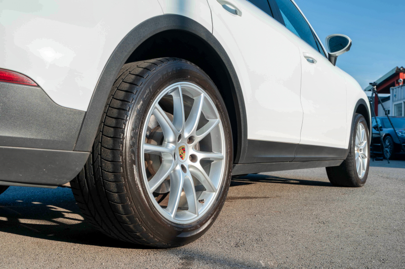 ポルシェ カイエン ﾍﾞｰｽｸﾞﾚｰﾄﾞ　ﾌﾞﾗｯｸﾚｻﾞｰｼｰﾄ ﾊﾟﾉﾗﾏSR PCMﾅﾋﾞ CarPlay ｴﾝﾄﾘｰﾄﾞﾗｲﾌﾞ ACC ｱﾗｳﾝﾄﾞﾋﾞｭｰ ｶｲｴﾝﾃﾞｻﾞｲﾝ20AW ﾚｰﾝﾁｪﾝｼﾞｱｼｽﾄ TPM　2年保証