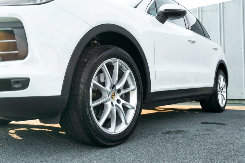 ポルシェ カイエン ﾍﾞｰｽｸﾞﾚｰﾄﾞ　ﾌﾞﾗｯｸﾚｻﾞｰｼｰﾄ ﾊﾟﾉﾗﾏSR PCMﾅﾋﾞ CarPlay ｴﾝﾄﾘｰﾄﾞﾗｲﾌﾞ ACC ｱﾗｳﾝﾄﾞﾋﾞｭｰ ｶｲｴﾝﾃﾞｻﾞｲﾝ20AW ﾚｰﾝﾁｪﾝｼﾞｱｼｽﾄ TPM　2年保証