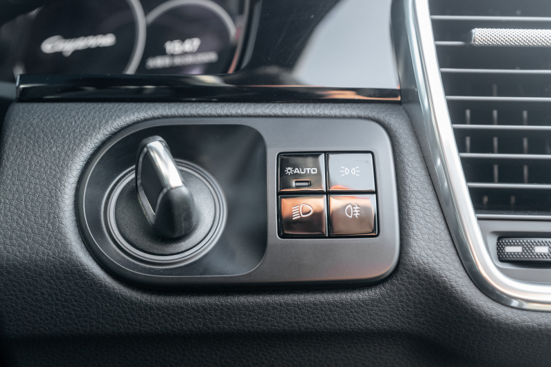 ポルシェ カイエン ﾍﾞｰｽｸﾞﾚｰﾄﾞ　ﾌﾞﾗｯｸﾚｻﾞｰｼｰﾄ ﾊﾟﾉﾗﾏSR PCMﾅﾋﾞ CarPlay ｴﾝﾄﾘｰﾄﾞﾗｲﾌﾞ ACC ｱﾗｳﾝﾄﾞﾋﾞｭｰ ｶｲｴﾝﾃﾞｻﾞｲﾝ20AW ﾚｰﾝﾁｪﾝｼﾞｱｼｽﾄ TPM　2年保証