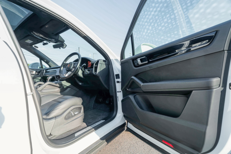 ポルシェ カイエン ﾍﾞｰｽｸﾞﾚｰﾄﾞ　ﾌﾞﾗｯｸﾚｻﾞｰｼｰﾄ ﾊﾟﾉﾗﾏSR PCMﾅﾋﾞ CarPlay ｴﾝﾄﾘｰﾄﾞﾗｲﾌﾞ ACC ｱﾗｳﾝﾄﾞﾋﾞｭｰ ｶｲｴﾝﾃﾞｻﾞｲﾝ20AW ﾚｰﾝﾁｪﾝｼﾞｱｼｽﾄ TPM　2年保証