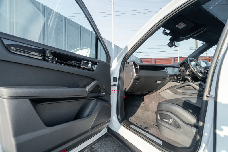 ポルシェ カイエン ﾍﾞｰｽｸﾞﾚｰﾄﾞ　ﾌﾞﾗｯｸﾚｻﾞｰｼｰﾄ ﾊﾟﾉﾗﾏSR PCMﾅﾋﾞ CarPlay ｴﾝﾄﾘｰﾄﾞﾗｲﾌﾞ ACC ｱﾗｳﾝﾄﾞﾋﾞｭｰ ｶｲｴﾝﾃﾞｻﾞｲﾝ20AW ﾚｰﾝﾁｪﾝｼﾞｱｼｽﾄ TPM　2年保証