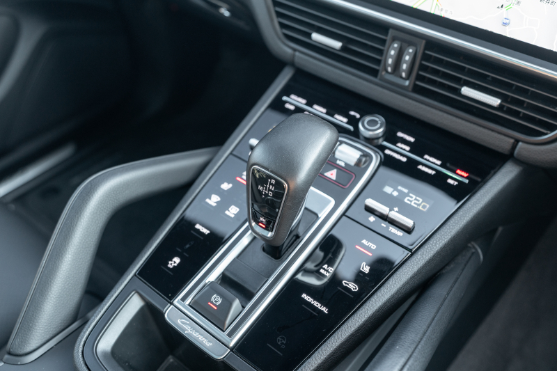 ポルシェ カイエン ﾍﾞｰｽｸﾞﾚｰﾄﾞ　ﾌﾞﾗｯｸﾚｻﾞｰｼｰﾄ ﾊﾟﾉﾗﾏSR PCMﾅﾋﾞ CarPlay ｴﾝﾄﾘｰﾄﾞﾗｲﾌﾞ ACC ｱﾗｳﾝﾄﾞﾋﾞｭｰ ｶｲｴﾝﾃﾞｻﾞｲﾝ20AW ﾚｰﾝﾁｪﾝｼﾞｱｼｽﾄ TPM　2年保証