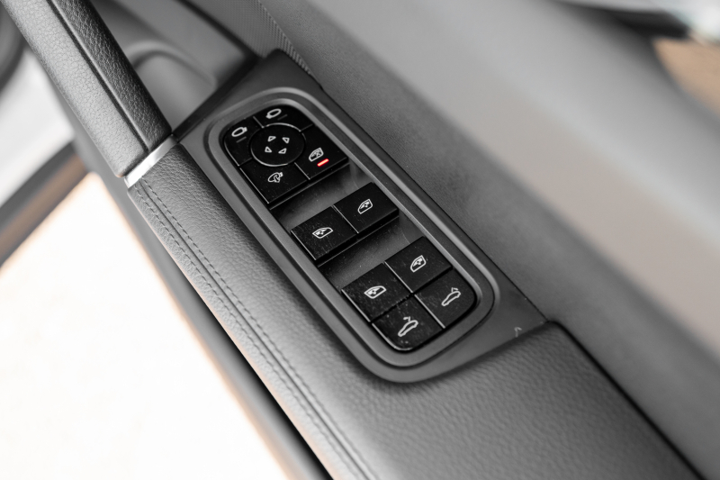 ポルシェ カイエン ﾍﾞｰｽｸﾞﾚｰﾄﾞ　ﾌﾞﾗｯｸﾚｻﾞｰｼｰﾄ ﾊﾟﾉﾗﾏSR PCMﾅﾋﾞ CarPlay ｴﾝﾄﾘｰﾄﾞﾗｲﾌﾞ ACC ｱﾗｳﾝﾄﾞﾋﾞｭｰ ｶｲｴﾝﾃﾞｻﾞｲﾝ20AW ﾚｰﾝﾁｪﾝｼﾞｱｼｽﾄ TPM　2年保証