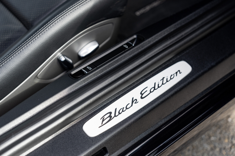 ポルシェ 911(Type991.1) ｶﾚﾗ ﾌﾞﾗｯｸｴﾃﾞｨｼｮﾝ　特別仕様車 MY16 ﾌﾞﾗｯｸﾚｻﾞｰｽﾎﾟｰﾂｼｰﾄ ﾅﾋﾞTV PASM ｽﾎﾟｰﾂﾃﾞｻﾞｲﾝｽﾃｱ PDLS+/LEDﾍｯﾄﾞﾗｲﾄ 911ﾀｰﾎﾞﾃﾞｻﾞｲﾝ20ｲﾝﾁAW H&Rﾀﾞｳﾝｻｽ　2年保証