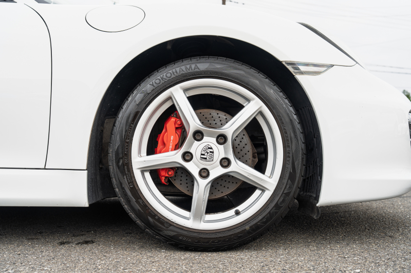 ポルシェ ボクスター(Type981) ﾍﾞｰｽｸﾞﾚｰﾄﾞ ｽﾎﾟｰﾂｸﾛﾉPKG　ﾌﾞﾗｯｸﾚｻﾞｰｲﾝﾃﾘｱ ｼｰﾄﾋｰﾀｰ&ﾍﾞﾝﾁﾚｰﾀｰ ﾚｯﾄﾞｿﾌﾄﾄｯﾌﾟ ﾅﾋﾞTV ｽﾎﾟｰﾂﾃﾞｻﾞｲﾝｽﾃｱﾘﾝｸﾞ PDLS ﾎﾞｸｽﾀｰ18ｲﾝﾁAW　2年保証