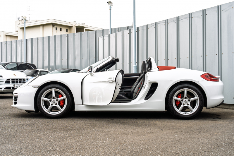 ポルシェ ボクスター(Type981) ﾍﾞｰｽｸﾞﾚｰﾄﾞ ｽﾎﾟｰﾂｸﾛﾉPKG　ﾌﾞﾗｯｸﾚｻﾞｰｲﾝﾃﾘｱ ｼｰﾄﾋｰﾀｰ&ﾍﾞﾝﾁﾚｰﾀｰ ﾚｯﾄﾞｿﾌﾄﾄｯﾌﾟ ﾅﾋﾞTV ｽﾎﾟｰﾂﾃﾞｻﾞｲﾝｽﾃｱﾘﾝｸﾞ PDLS ﾎﾞｸｽﾀｰ18ｲﾝﾁAW　2年保証