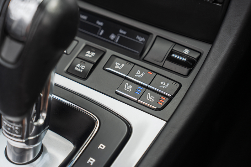 ポルシェ ボクスター(Type981) ﾍﾞｰｽｸﾞﾚｰﾄﾞ ｽﾎﾟｰﾂｸﾛﾉPKG　ﾌﾞﾗｯｸﾚｻﾞｰｲﾝﾃﾘｱ ｼｰﾄﾋｰﾀｰ&ﾍﾞﾝﾁﾚｰﾀｰ ﾚｯﾄﾞｿﾌﾄﾄｯﾌﾟ ﾅﾋﾞTV ｽﾎﾟｰﾂﾃﾞｻﾞｲﾝｽﾃｱﾘﾝｸﾞ PDLS ﾎﾞｸｽﾀｰ18ｲﾝﾁAW　2年保証