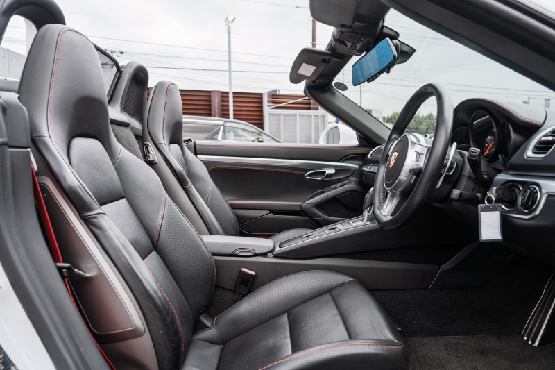 ポルシェ ボクスター(Type981) ﾍﾞｰｽｸﾞﾚｰﾄﾞ ｽﾎﾟｰﾂｸﾛﾉPKG　ﾌﾞﾗｯｸﾚｻﾞｰｲﾝﾃﾘｱ ｼｰﾄﾋｰﾀｰ&ﾍﾞﾝﾁﾚｰﾀｰ ﾚｯﾄﾞｿﾌﾄﾄｯﾌﾟ ﾅﾋﾞTV ｽﾎﾟｰﾂﾃﾞｻﾞｲﾝｽﾃｱﾘﾝｸﾞ PDLS ﾎﾞｸｽﾀｰ18ｲﾝﾁAW　2年保証