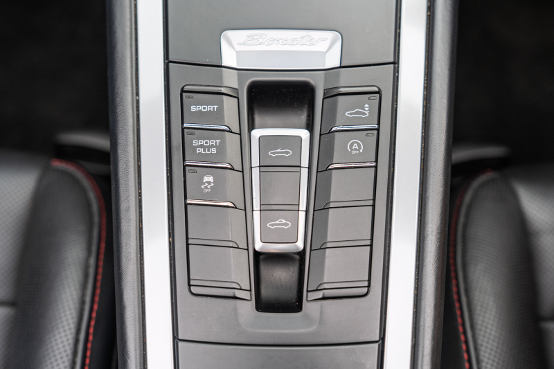 ポルシェ ボクスター(Type981) ﾍﾞｰｽｸﾞﾚｰﾄﾞ ｽﾎﾟｰﾂｸﾛﾉPKG　ﾌﾞﾗｯｸﾚｻﾞｰｲﾝﾃﾘｱ ｼｰﾄﾋｰﾀｰ&ﾍﾞﾝﾁﾚｰﾀｰ ﾚｯﾄﾞｿﾌﾄﾄｯﾌﾟ ﾅﾋﾞTV ｽﾎﾟｰﾂﾃﾞｻﾞｲﾝｽﾃｱﾘﾝｸﾞ PDLS ﾎﾞｸｽﾀｰ18ｲﾝﾁAW　2年保証