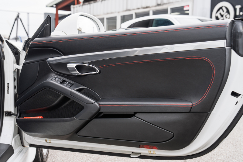 ポルシェ ボクスター(Type981) ﾍﾞｰｽｸﾞﾚｰﾄﾞ ｽﾎﾟｰﾂｸﾛﾉPKG　ﾌﾞﾗｯｸﾚｻﾞｰｲﾝﾃﾘｱ ｼｰﾄﾋｰﾀｰ&ﾍﾞﾝﾁﾚｰﾀｰ ﾚｯﾄﾞｿﾌﾄﾄｯﾌﾟ ﾅﾋﾞTV ｽﾎﾟｰﾂﾃﾞｻﾞｲﾝｽﾃｱﾘﾝｸﾞ PDLS ﾎﾞｸｽﾀｰ18ｲﾝﾁAW　2年保証