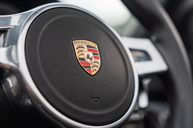 ポルシェ ボクスター(Type981) ﾍﾞｰｽｸﾞﾚｰﾄﾞ ｽﾎﾟｰﾂｸﾛﾉPKG　ﾌﾞﾗｯｸﾚｻﾞｰｲﾝﾃﾘｱ ｼｰﾄﾋｰﾀｰ&ﾍﾞﾝﾁﾚｰﾀｰ ﾚｯﾄﾞｿﾌﾄﾄｯﾌﾟ ﾅﾋﾞTV ｽﾎﾟｰﾂﾃﾞｻﾞｲﾝｽﾃｱﾘﾝｸﾞ PDLS ﾎﾞｸｽﾀｰ18ｲﾝﾁAW　2年保証