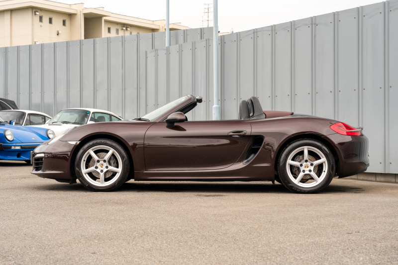 ポルシェ ボクスター(Type981) ﾍﾞｰｽｸﾞﾚｰﾄﾞ　2013年ﾓﾃﾞﾙ 1ｵｰﾅｰ ﾌﾞﾗｯｸﾚｻﾞｰｼｰﾄ ｼｰﾄﾋｰﾀｰ ﾌﾞﾗｳﾝｿﾌﾄﾄｯﾌﾟ ﾅﾋﾞTV PDLS ﾊﾟｰｸｱｼｽﾄ 電動ﾄﾞｱﾐﾗｰ ﾎﾞｸｽﾀｰ18ｲﾝﾁAW　2年保証