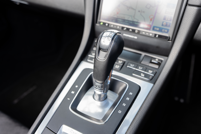 ポルシェ ボクスター(Type981) ﾍﾞｰｽｸﾞﾚｰﾄﾞ　2013年ﾓﾃﾞﾙ 1ｵｰﾅｰ ﾌﾞﾗｯｸﾚｻﾞｰｼｰﾄ ｼｰﾄﾋｰﾀｰ ﾌﾞﾗｳﾝｿﾌﾄﾄｯﾌﾟ ﾅﾋﾞTV PDLS ﾊﾟｰｸｱｼｽﾄ 電動ﾄﾞｱﾐﾗｰ ﾎﾞｸｽﾀｰ18ｲﾝﾁAW　2年保証