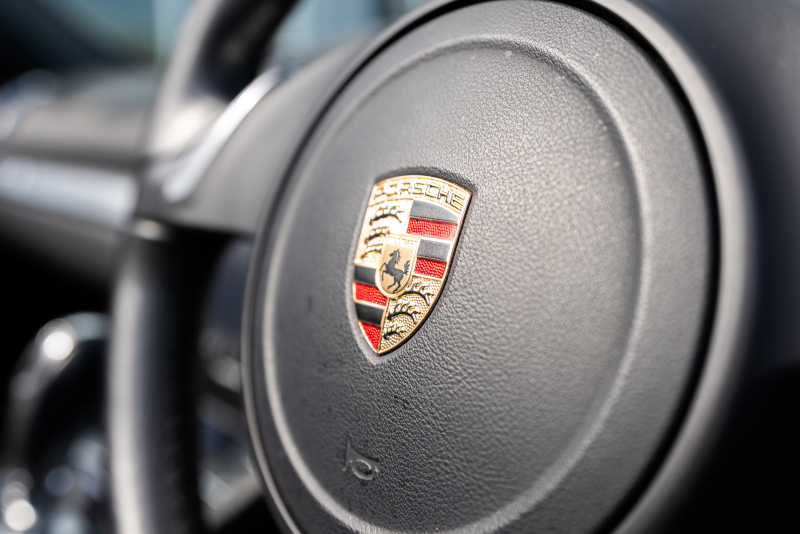 ポルシェ ボクスター(Type981) ﾍﾞｰｽｸﾞﾚｰﾄﾞ　2013年ﾓﾃﾞﾙ 1ｵｰﾅｰ ﾌﾞﾗｯｸﾚｻﾞｰｼｰﾄ ｼｰﾄﾋｰﾀｰ ﾌﾞﾗｳﾝｿﾌﾄﾄｯﾌﾟ ﾅﾋﾞTV PDLS ﾊﾟｰｸｱｼｽﾄ 電動ﾄﾞｱﾐﾗｰ ﾎﾞｸｽﾀｰ18ｲﾝﾁAW　2年保証