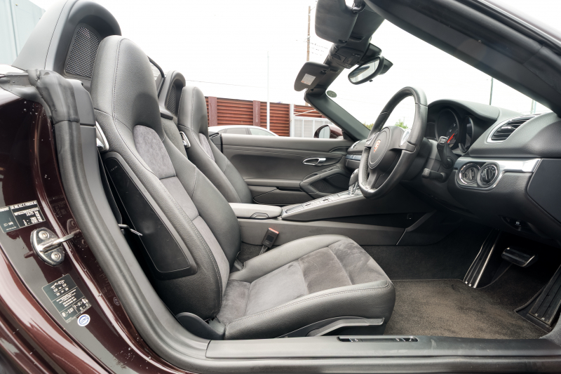 ポルシェ ボクスター(Type981) ﾍﾞｰｽｸﾞﾚｰﾄﾞ　2013年ﾓﾃﾞﾙ 1ｵｰﾅｰ ﾌﾞﾗｯｸﾚｻﾞｰｼｰﾄ ｼｰﾄﾋｰﾀｰ ﾌﾞﾗｳﾝｿﾌﾄﾄｯﾌﾟ ﾅﾋﾞTV PDLS ﾊﾟｰｸｱｼｽﾄ 電動ﾄﾞｱﾐﾗｰ ﾎﾞｸｽﾀｰ18ｲﾝﾁAW　2年保証