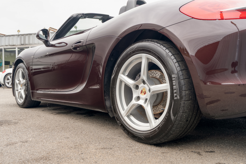 ポルシェ ボクスター(Type981) ﾍﾞｰｽｸﾞﾚｰﾄﾞ　2013年ﾓﾃﾞﾙ 1ｵｰﾅｰ ﾌﾞﾗｯｸﾚｻﾞｰｼｰﾄ ｼｰﾄﾋｰﾀｰ ﾌﾞﾗｳﾝｿﾌﾄﾄｯﾌﾟ ﾅﾋﾞTV PDLS ﾊﾟｰｸｱｼｽﾄ 電動ﾄﾞｱﾐﾗｰ ﾎﾞｸｽﾀｰ18ｲﾝﾁAW　2年保証