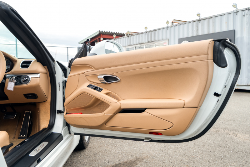 ポルシェ ボクスター(Type981) ﾍﾞｰｽｸﾞﾚｰﾄﾞ ｽﾎﾟｰﾂｸﾛﾉPKG　ﾍﾞｰｼﾞｭﾊｰﾌﾚｻﾞｰｼｰﾄﾋｰﾀｰ ﾚｯﾄﾞｿﾌﾄﾄｯﾌﾟ ｶﾛｯﾂｪﾘｱﾅﾋﾞTV ｽﾎﾟｰﾂﾃﾞｻﾞｲﾝｽﾃｱ ｸﾙｺﾝ 電動Dﾐﾗｰ ﾎﾞｸｽﾀｰS19ｲﾝﾁAW　2年保証