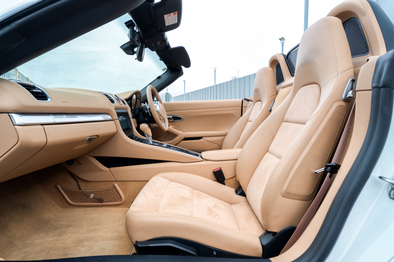 ポルシェ ボクスター(Type981) ﾍﾞｰｽｸﾞﾚｰﾄﾞ ｽﾎﾟｰﾂｸﾛﾉPKG　ﾍﾞｰｼﾞｭﾊｰﾌﾚｻﾞｰｼｰﾄﾋｰﾀｰ ﾚｯﾄﾞｿﾌﾄﾄｯﾌﾟ ｶﾛｯﾂｪﾘｱﾅﾋﾞTV ｽﾎﾟｰﾂﾃﾞｻﾞｲﾝｽﾃｱ ｸﾙｺﾝ 電動Dﾐﾗｰ ﾎﾞｸｽﾀｰS19ｲﾝﾁAW　2年保証