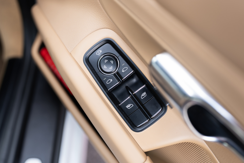 ポルシェ ボクスター(Type981) ﾍﾞｰｽｸﾞﾚｰﾄﾞ ｽﾎﾟｰﾂｸﾛﾉPKG　ﾍﾞｰｼﾞｭﾊｰﾌﾚｻﾞｰｼｰﾄﾋｰﾀｰ ﾚｯﾄﾞｿﾌﾄﾄｯﾌﾟ ｶﾛｯﾂｪﾘｱﾅﾋﾞTV ｽﾎﾟｰﾂﾃﾞｻﾞｲﾝｽﾃｱ ｸﾙｺﾝ 電動Dﾐﾗｰ ﾎﾞｸｽﾀｰS19ｲﾝﾁAW　2年保証