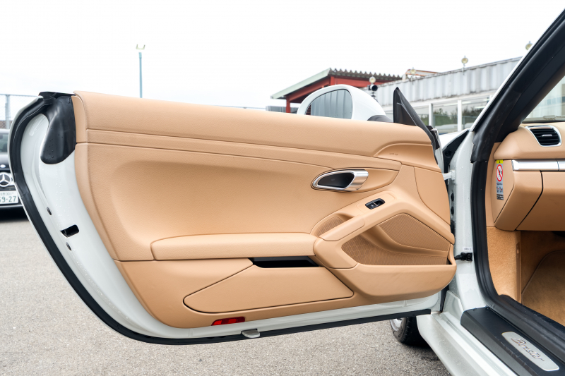 ポルシェ ボクスター(Type981) ﾍﾞｰｽｸﾞﾚｰﾄﾞ ｽﾎﾟｰﾂｸﾛﾉPKG　ﾍﾞｰｼﾞｭﾊｰﾌﾚｻﾞｰｼｰﾄﾋｰﾀｰ ﾚｯﾄﾞｿﾌﾄﾄｯﾌﾟ ｶﾛｯﾂｪﾘｱﾅﾋﾞTV ｽﾎﾟｰﾂﾃﾞｻﾞｲﾝｽﾃｱ ｸﾙｺﾝ 電動Dﾐﾗｰ ﾎﾞｸｽﾀｰS19ｲﾝﾁAW　2年保証