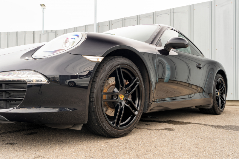 ポルシェ 911(Type991.1) ｶﾚﾗ　MY16  ﾌﾞﾗｯｸ/ﾎﾞﾙﾄﾞｰﾚｯﾄﾞﾂｰﾄﾝｲﾝﾃﾘｱ ﾅﾋﾞTV ｽﾎﾟｰﾂｴｸﾞｿﾞｰｽﾄ ｽﾎﾟｰﾂﾃﾞｻﾞｲﾝｽﾃｱﾘﾝｸﾞ 電格ﾐﾗｰ ｷｾﾉﾝ ｵｰﾄｴｱｺﾝ TPM ｶﾚﾗ19ｲﾝﾁAW 　2年保証