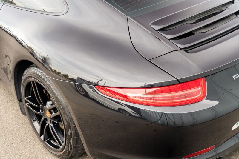 ポルシェ 911(Type991.1) ｶﾚﾗ　MY16  ﾌﾞﾗｯｸ/ﾎﾞﾙﾄﾞｰﾚｯﾄﾞﾂｰﾄﾝｲﾝﾃﾘｱ ﾅﾋﾞTV ｽﾎﾟｰﾂｴｸﾞｿﾞｰｽﾄ ｽﾎﾟｰﾂﾃﾞｻﾞｲﾝｽﾃｱﾘﾝｸﾞ 電格ﾐﾗｰ ｷｾﾉﾝ ｵｰﾄｴｱｺﾝ TPM ｶﾚﾗ19ｲﾝﾁAW 　2年保証