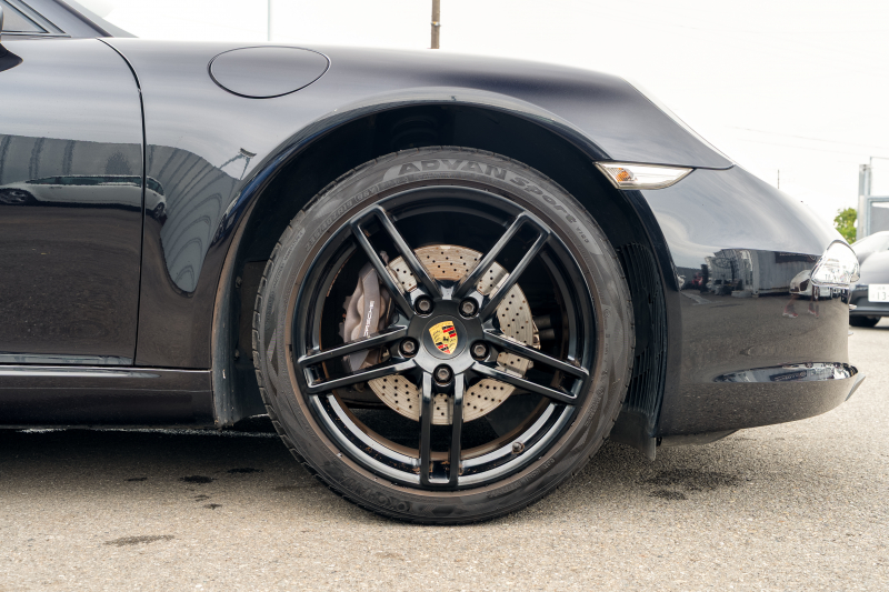 ポルシェ 911(Type991.1) ｶﾚﾗ　MY16  ﾌﾞﾗｯｸ/ﾎﾞﾙﾄﾞｰﾚｯﾄﾞﾂｰﾄﾝｲﾝﾃﾘｱ ﾅﾋﾞTV ｽﾎﾟｰﾂｴｸﾞｿﾞｰｽﾄ ｽﾎﾟｰﾂﾃﾞｻﾞｲﾝｽﾃｱﾘﾝｸﾞ 電格ﾐﾗｰ ｷｾﾉﾝ ｵｰﾄｴｱｺﾝ TPM ｶﾚﾗ19ｲﾝﾁAW 　2年保証