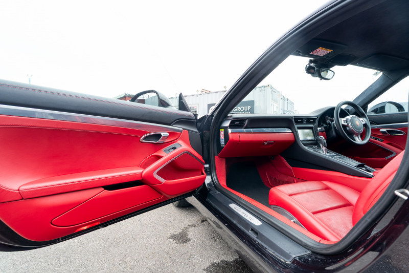 ポルシェ 911(Type991.1) ｶﾚﾗ　MY16  ﾌﾞﾗｯｸ/ﾎﾞﾙﾄﾞｰﾚｯﾄﾞﾂｰﾄﾝｲﾝﾃﾘｱ ﾅﾋﾞTV ｽﾎﾟｰﾂｴｸﾞｿﾞｰｽﾄ ｽﾎﾟｰﾂﾃﾞｻﾞｲﾝｽﾃｱﾘﾝｸﾞ 電格ﾐﾗｰ ｷｾﾉﾝ ｵｰﾄｴｱｺﾝ TPM ｶﾚﾗ19ｲﾝﾁAW 　2年保証