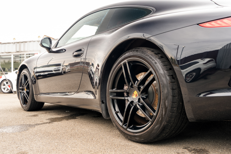 ポルシェ 911(Type991.1) ｶﾚﾗ　MY16  ﾌﾞﾗｯｸ/ﾎﾞﾙﾄﾞｰﾚｯﾄﾞﾂｰﾄﾝｲﾝﾃﾘｱ ﾅﾋﾞTV ｽﾎﾟｰﾂｴｸﾞｿﾞｰｽﾄ ｽﾎﾟｰﾂﾃﾞｻﾞｲﾝｽﾃｱﾘﾝｸﾞ 電格ﾐﾗｰ ｷｾﾉﾝ ｵｰﾄｴｱｺﾝ TPM ｶﾚﾗ19ｲﾝﾁAW 　2年保証