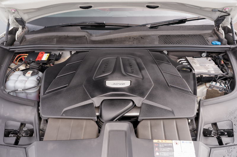 ポルシェ カイエン ﾍﾞｰｽｸﾞﾚｰﾄﾞ　ﾌﾞﾗｯｸ/ﾎﾞﾙﾄﾞｰﾚｯﾄﾞﾂｰﾄﾝｲﾝﾃ ﾊﾟﾉﾗﾏSR PCMﾅﾋﾞ CarPlay ｴﾝﾄﾘｰﾄﾞﾗｲﾌﾞ ACC ｱﾗｳﾝﾄﾞﾋﾞｭｰ TPM ｶｲｴﾝﾃﾞｻﾞｲﾝ20AW　2年保証