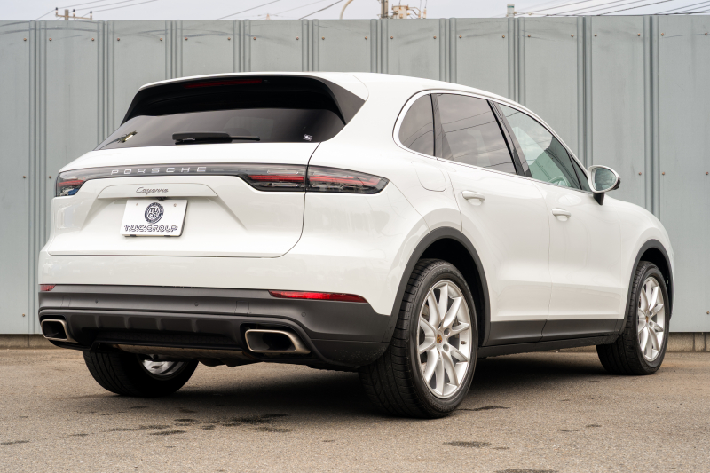 ポルシェ カイエン ﾍﾞｰｽｸﾞﾚｰﾄﾞ　ﾌﾞﾗｯｸ/ﾎﾞﾙﾄﾞｰﾚｯﾄﾞﾂｰﾄﾝｲﾝﾃ ﾊﾟﾉﾗﾏSR PCMﾅﾋﾞ CarPlay ｴﾝﾄﾘｰﾄﾞﾗｲﾌﾞ ACC ｱﾗｳﾝﾄﾞﾋﾞｭｰ TPM ｶｲｴﾝﾃﾞｻﾞｲﾝ20AW　2年保証