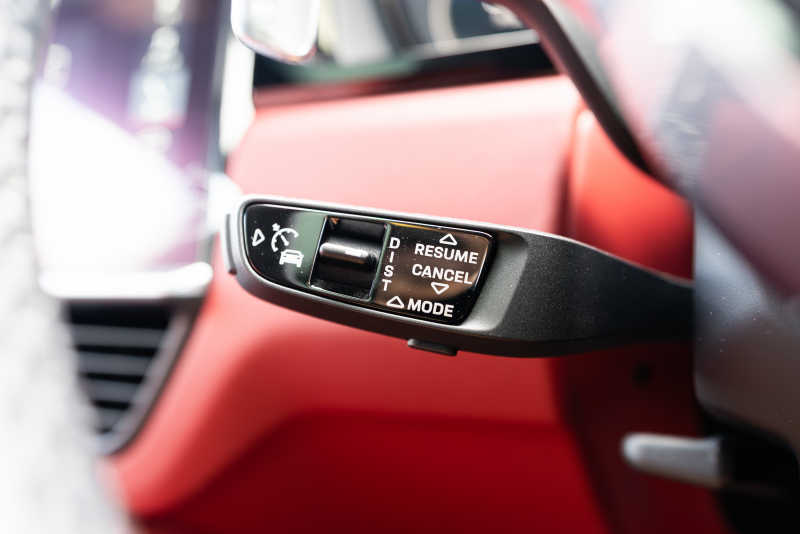 ポルシェ カイエン ﾍﾞｰｽｸﾞﾚｰﾄﾞ　ﾌﾞﾗｯｸ/ﾎﾞﾙﾄﾞｰﾚｯﾄﾞﾂｰﾄﾝｲﾝﾃ ﾊﾟﾉﾗﾏSR PCMﾅﾋﾞ CarPlay ｴﾝﾄﾘｰﾄﾞﾗｲﾌﾞ ACC ｱﾗｳﾝﾄﾞﾋﾞｭｰ TPM ｶｲｴﾝﾃﾞｻﾞｲﾝ20AW　2年保証