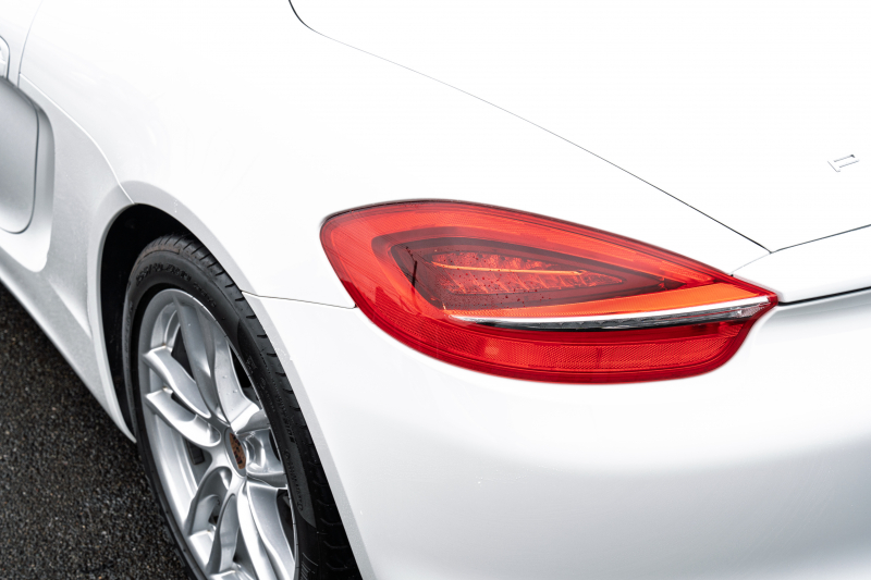 ポルシェ ボクスター(Type981) ﾍﾞｰｽｸﾞﾚｰﾄﾞ ｽﾎﾟｰﾂｸﾛﾉPKG　ﾌﾞﾗｯｸﾊｰﾌﾚｻﾞｰ ﾌﾞﾗｯｸｿﾌﾄﾄｯﾌﾟ ﾅﾋﾞTV ｽﾎﾟｰﾂｴｸﾞｿﾞｰｽﾄ ｽﾎﾟｰﾂﾃﾞｻﾞｲﾝｽﾃｱﾘﾝｸﾞ PDLS ｵｰﾄA/C 電動Dﾐﾗｰ ﾎﾞｸｽﾀｰS19AW　2年保証