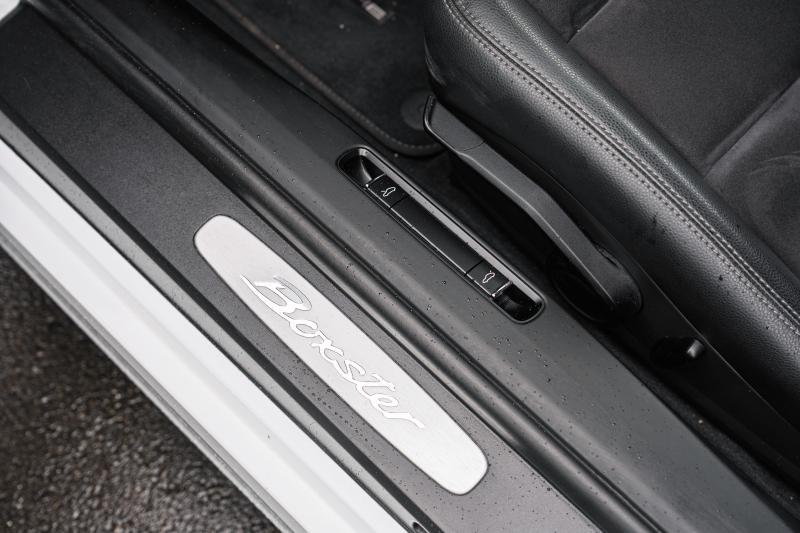 ポルシェ ボクスター(Type981) ﾍﾞｰｽｸﾞﾚｰﾄﾞ ｽﾎﾟｰﾂｸﾛﾉPKG　ﾌﾞﾗｯｸﾊｰﾌﾚｻﾞｰ ﾌﾞﾗｯｸｿﾌﾄﾄｯﾌﾟ ﾅﾋﾞTV ｽﾎﾟｰﾂｴｸﾞｿﾞｰｽﾄ ｽﾎﾟｰﾂﾃﾞｻﾞｲﾝｽﾃｱﾘﾝｸﾞ PDLS ｵｰﾄA/C 電動Dﾐﾗｰ ﾎﾞｸｽﾀｰS19AW　2年保証