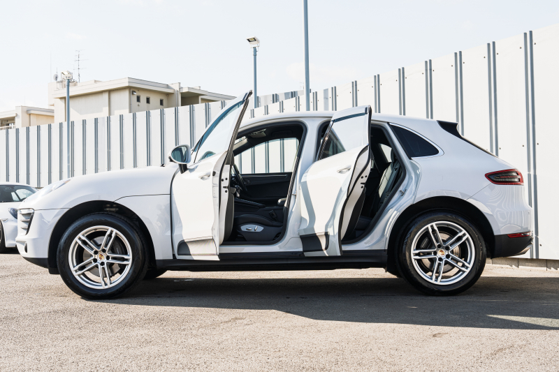 ポルシェ マカン ﾍﾞｰｽｸﾞﾚｰﾄﾞ　ﾌﾞﾗｯｸﾊｰﾌﾚｻﾞｰｼｰﾄ ｼｰﾄﾋｰﾀｰ PCMﾅﾋﾞ ﾌﾙｾｸﾞTV AppleCarPlay PDLS ﾊﾟｰｸｱｼｽﾄ TPM ｵｰﾄﾃｰﾙｹﾞｰﾄ LDW ｶﾗｰｸﾚｽﾄｷｬｯﾌﾟ ﾏｶﾝS19ｲﾝﾁAW　2年保証