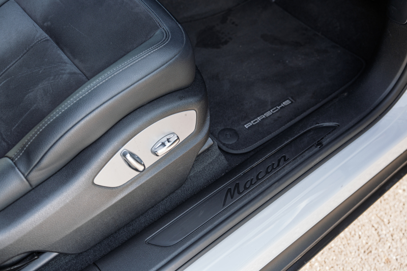 ポルシェ マカン ﾍﾞｰｽｸﾞﾚｰﾄﾞ　ﾌﾞﾗｯｸﾊｰﾌﾚｻﾞｰｼｰﾄ ｼｰﾄﾋｰﾀｰ PCMﾅﾋﾞ ﾌﾙｾｸﾞTV AppleCarPlay PDLS ﾊﾟｰｸｱｼｽﾄ TPM ｵｰﾄﾃｰﾙｹﾞｰﾄ LDW ｶﾗｰｸﾚｽﾄｷｬｯﾌﾟ ﾏｶﾝS19ｲﾝﾁAW　2年保証