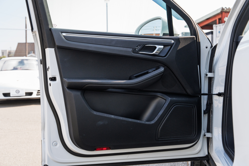 ポルシェ マカン ﾍﾞｰｽｸﾞﾚｰﾄﾞ　ﾌﾞﾗｯｸﾊｰﾌﾚｻﾞｰｼｰﾄ ｼｰﾄﾋｰﾀｰ PCMﾅﾋﾞ ﾌﾙｾｸﾞTV AppleCarPlay PDLS ﾊﾟｰｸｱｼｽﾄ TPM ｵｰﾄﾃｰﾙｹﾞｰﾄ LDW ｶﾗｰｸﾚｽﾄｷｬｯﾌﾟ ﾏｶﾝS19ｲﾝﾁAW　2年保証